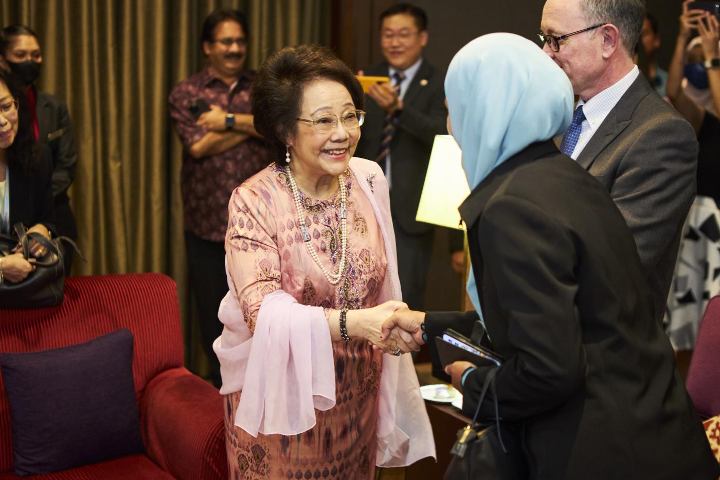 Guest of honour Toh Puan Dato’ Seri Hjh Dr Aishah Ong