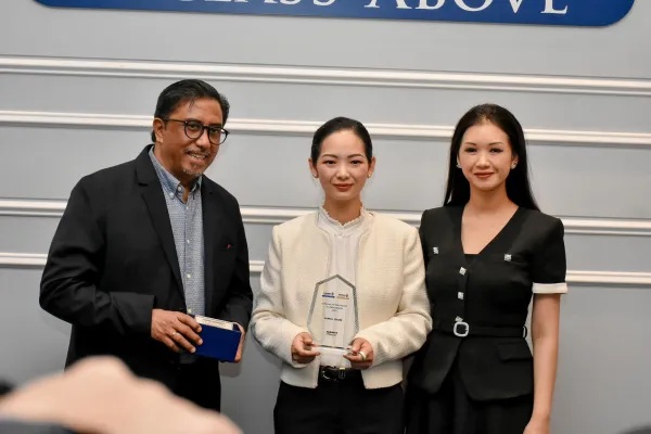 Sunway Distinguished Alumni Award to Her Excellency Nimul Cham