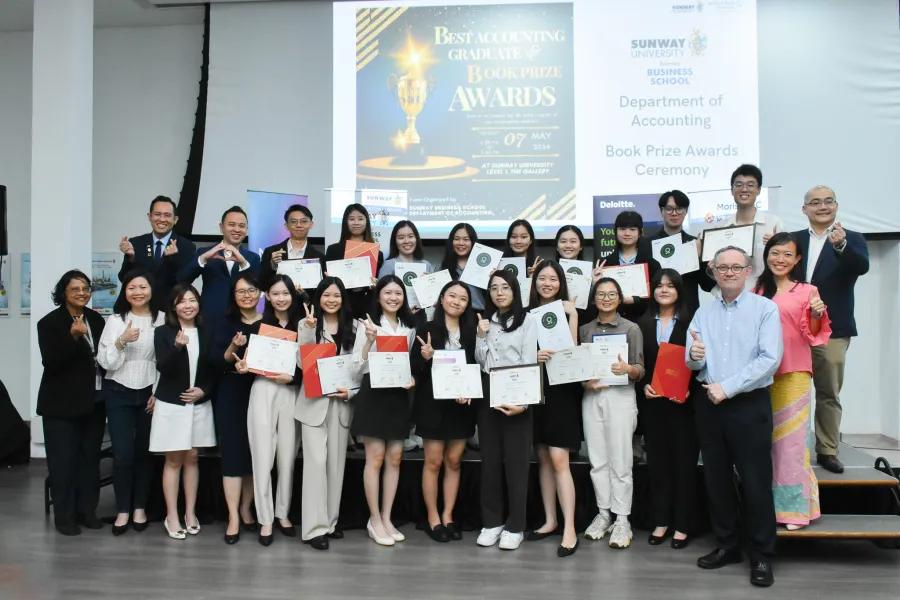 Sunway Business School Honours Top Accounting Students at Book Prize Award Ceremony