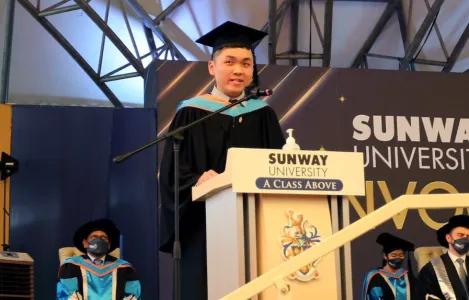 School of Mathematical Sciences Alumnus Receives Book Award at the Sunway IFoA Awards Ceremony