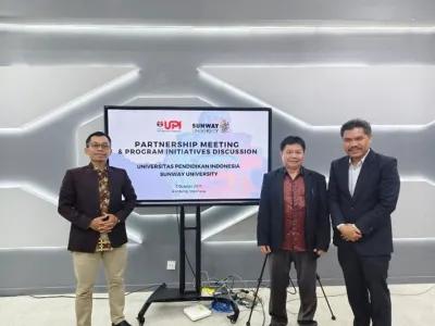Dr Pupung Purnawarman