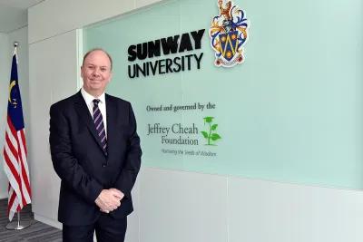 New Heroes of Higher Education: The Digital Lecturers